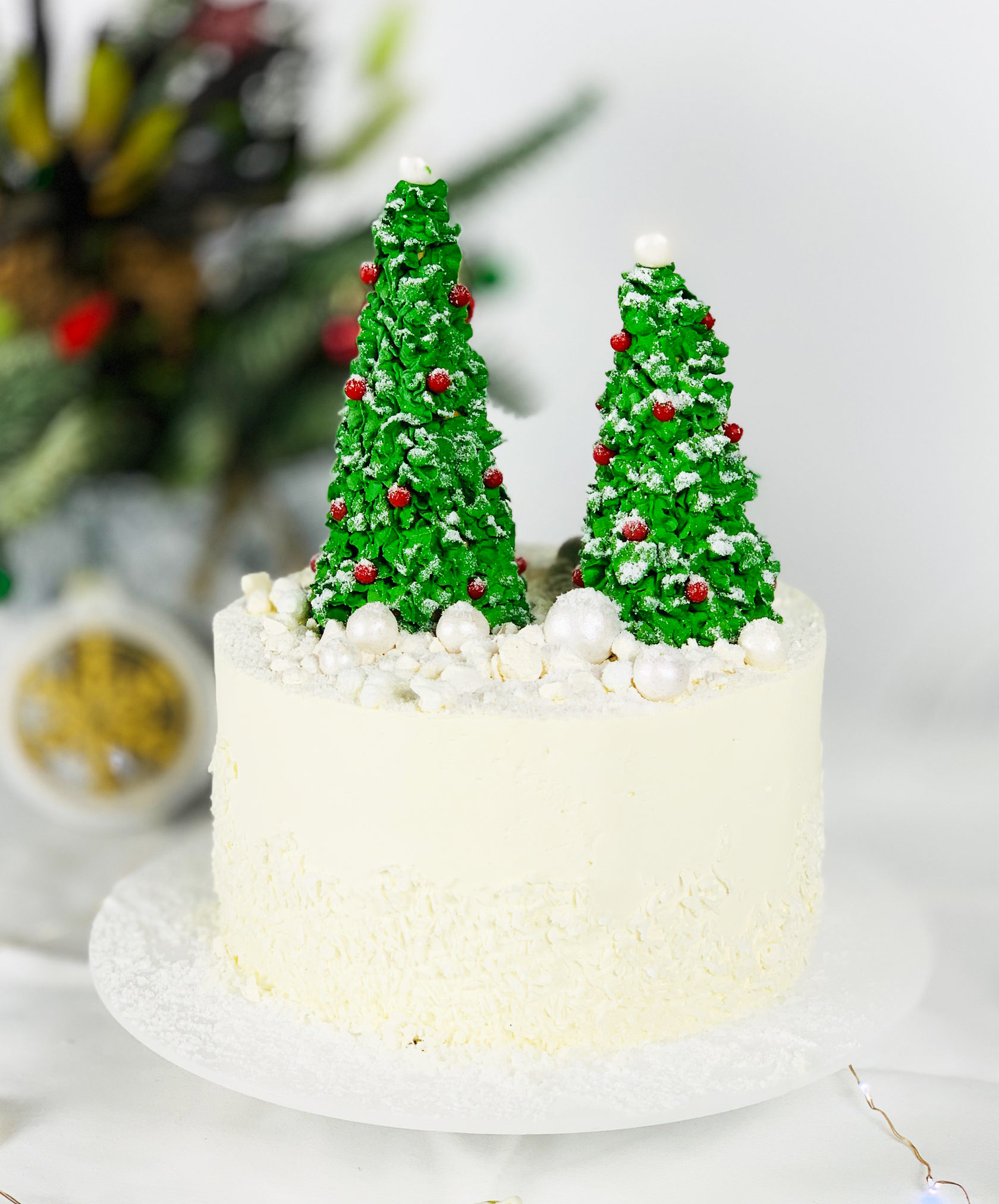 Испорченный торт. Сметанник из просроченной сметаны. Что приготовить из сметаны с истекшим сроком годности. Пирожное шоколадное бисквитное. Просроченный торт.