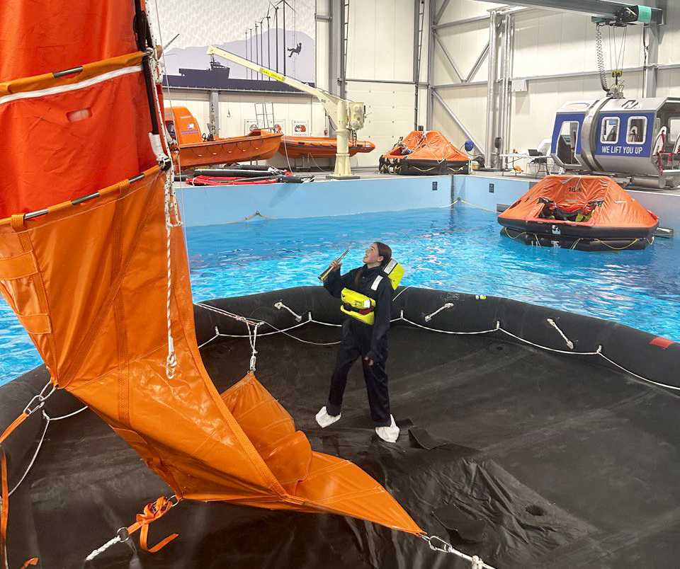 MES ( Marine Evacuation System ) VEC ( Viking Evacuation Chute