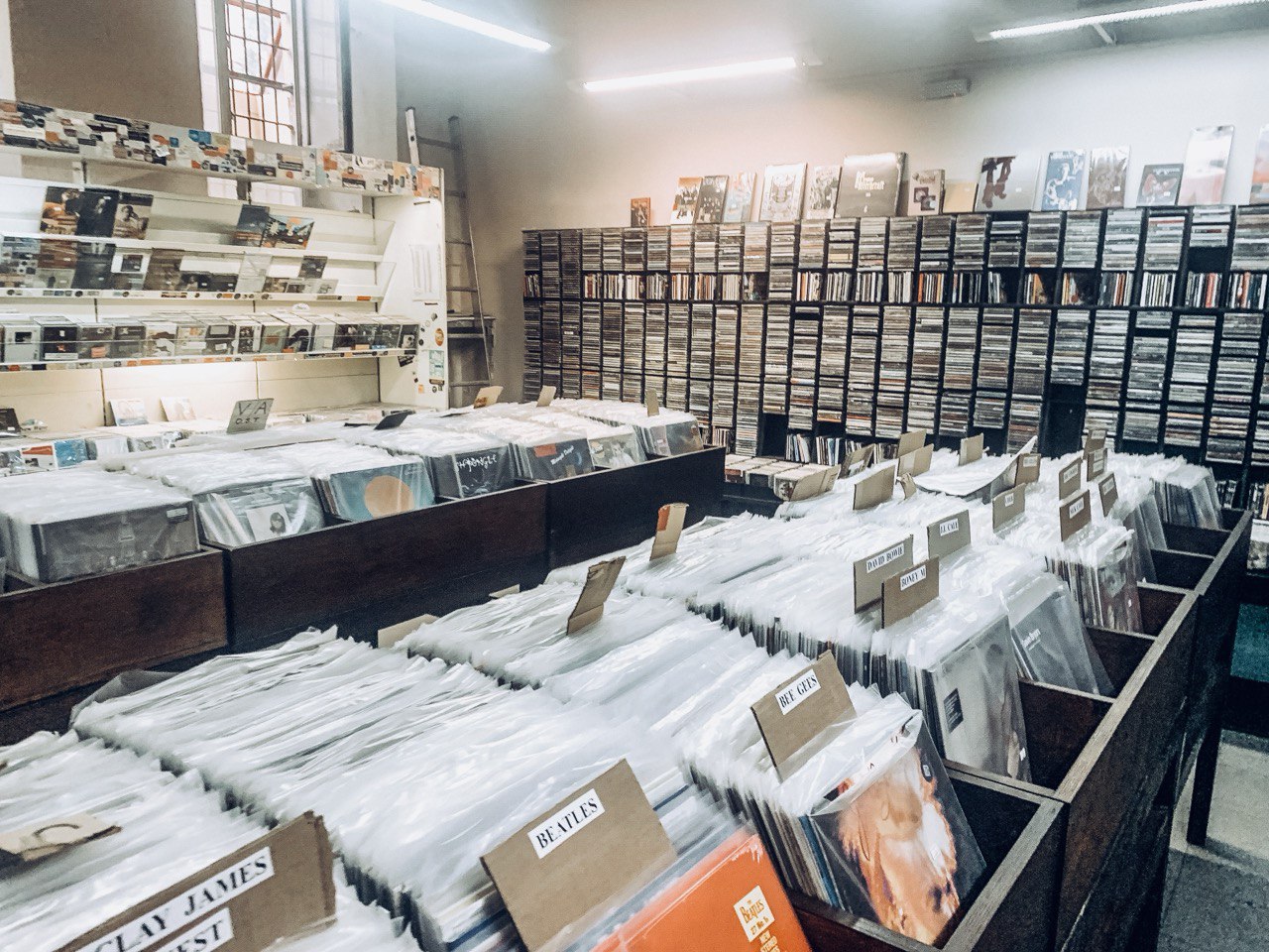 Музыкальный магазин Трансильвания фото внтури