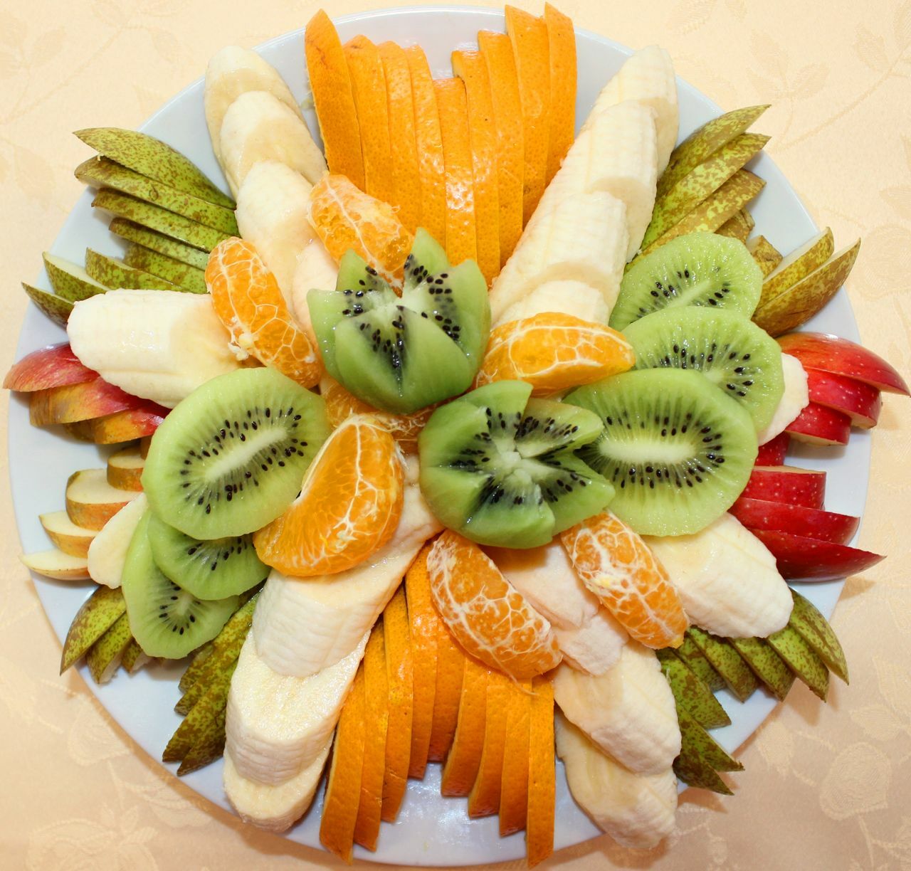 Фруктовая нарезка на праздничный стол: как красиво разложить фрукты на тарелки — 40 фото | витамин-п-байкальский.рф