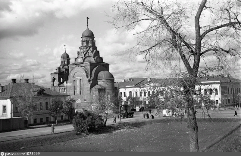 Обложка: 25. Троицкая старообрядческая церковь и Музей Хрусталя