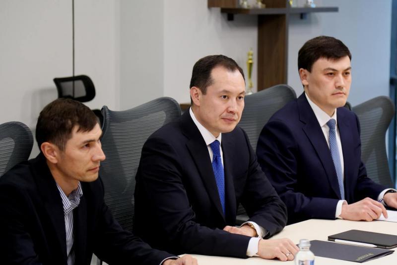 Жігіттер жыныстық қатынасқа түседі (порно видео)