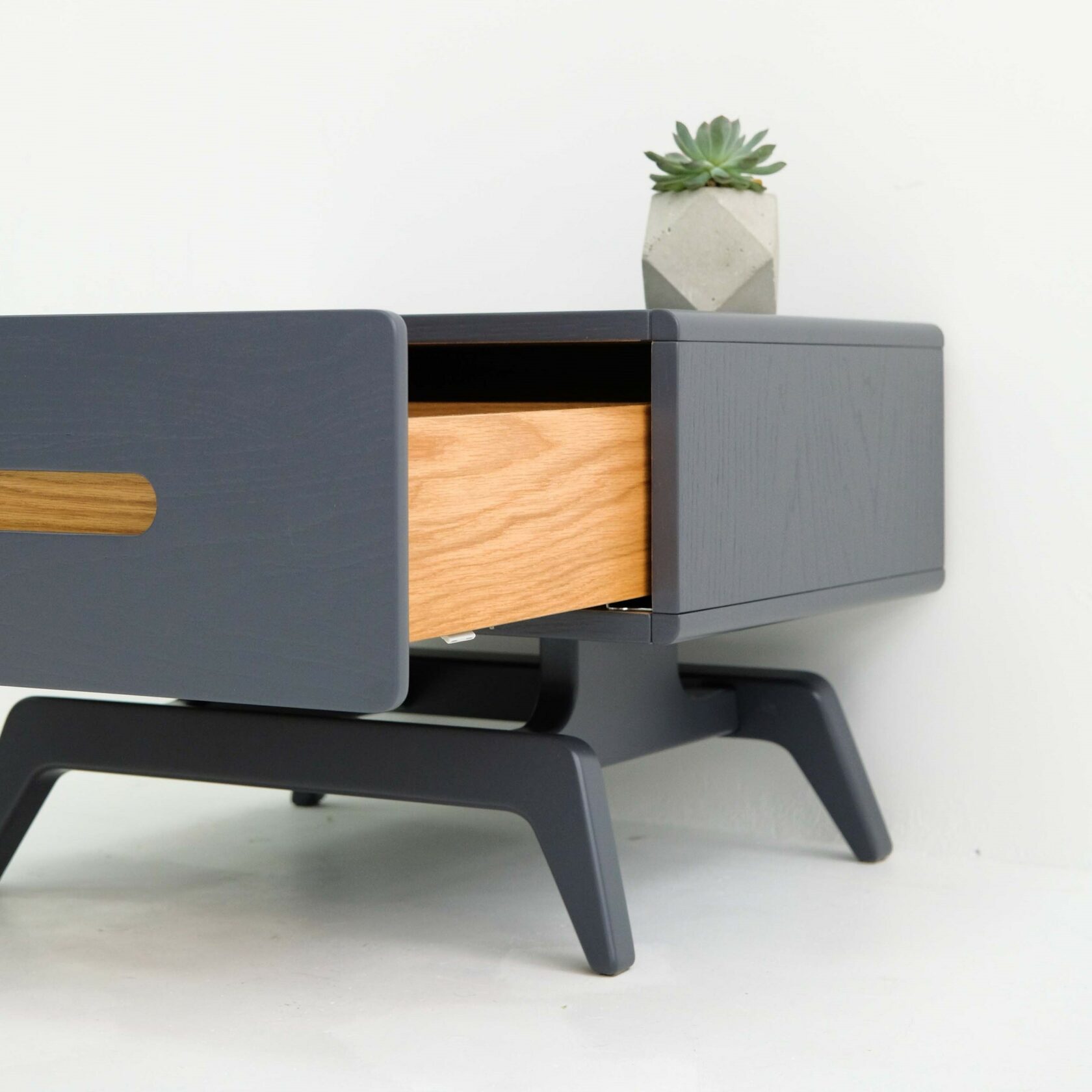 Jacket Nightstand Страница товара