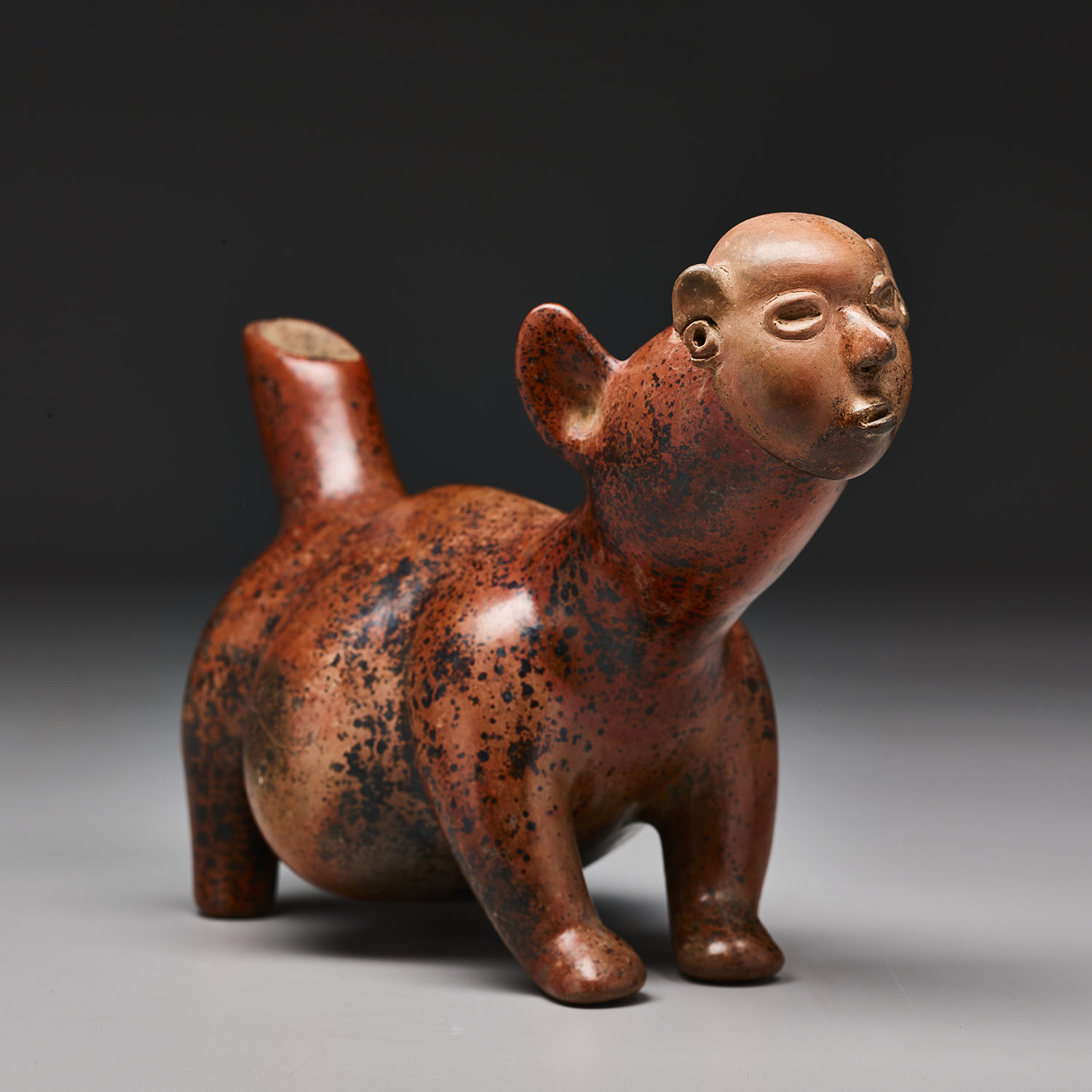Собака с человеческой маской. Колима, 100 гг. до н.э. – 200 гг. н.э. Коллекция Dallas Museum of Art.