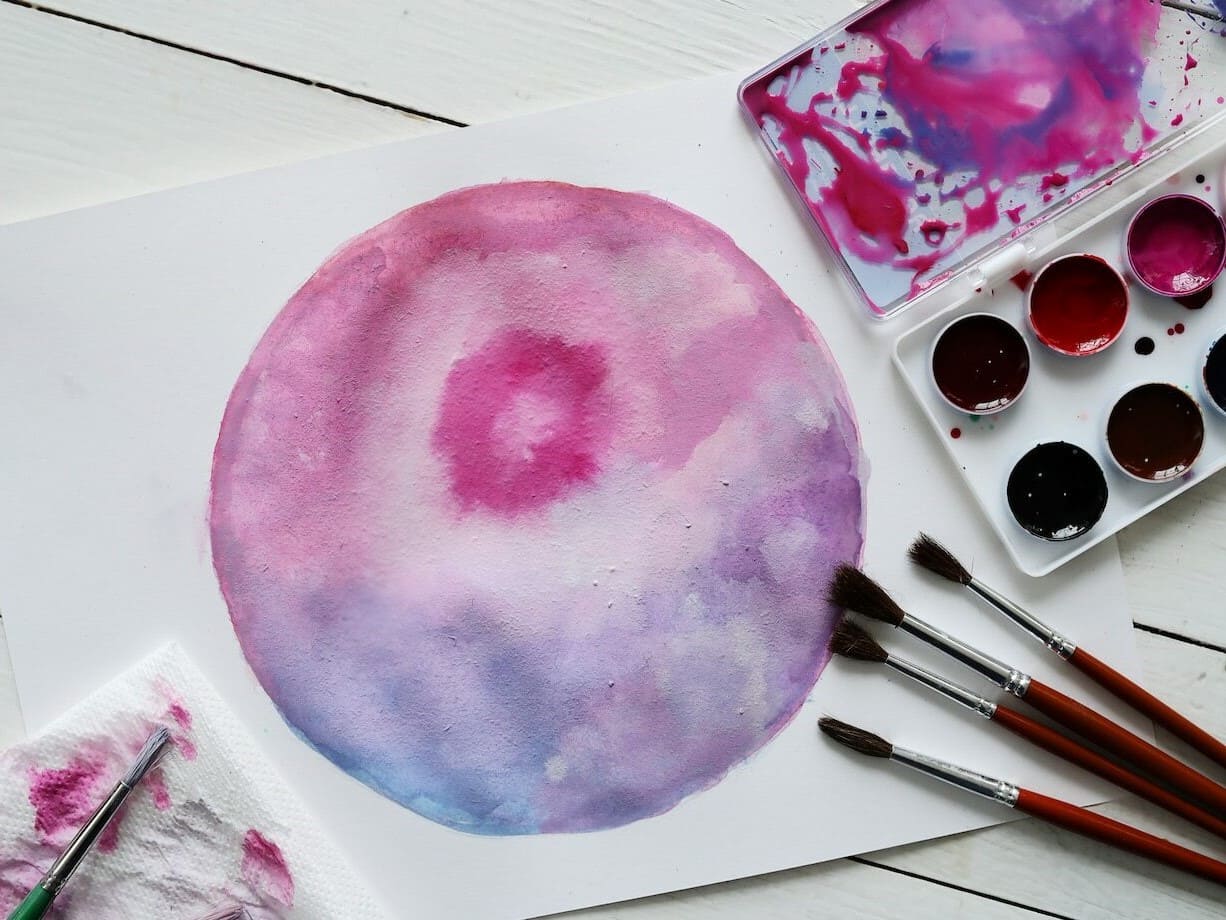 фото нанесения макияжа на лицо девушки 