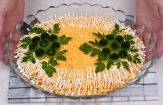 Приготовление салата «Мимоза» с яблоком: шаг 13