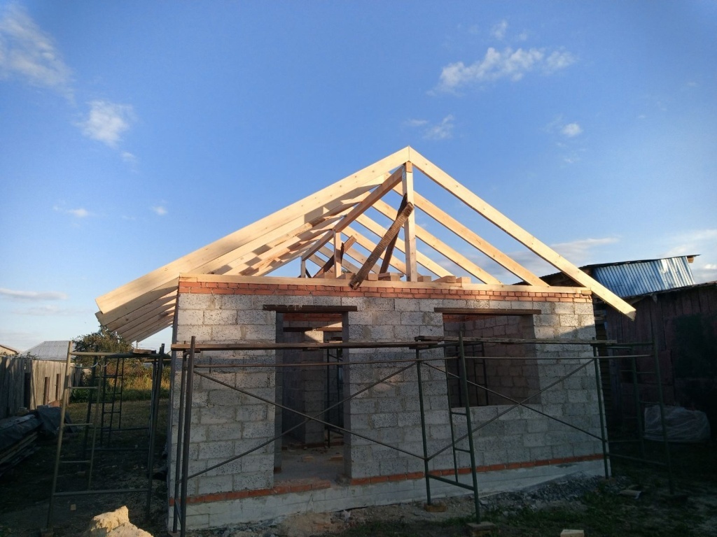 Строительство двускатной крыши