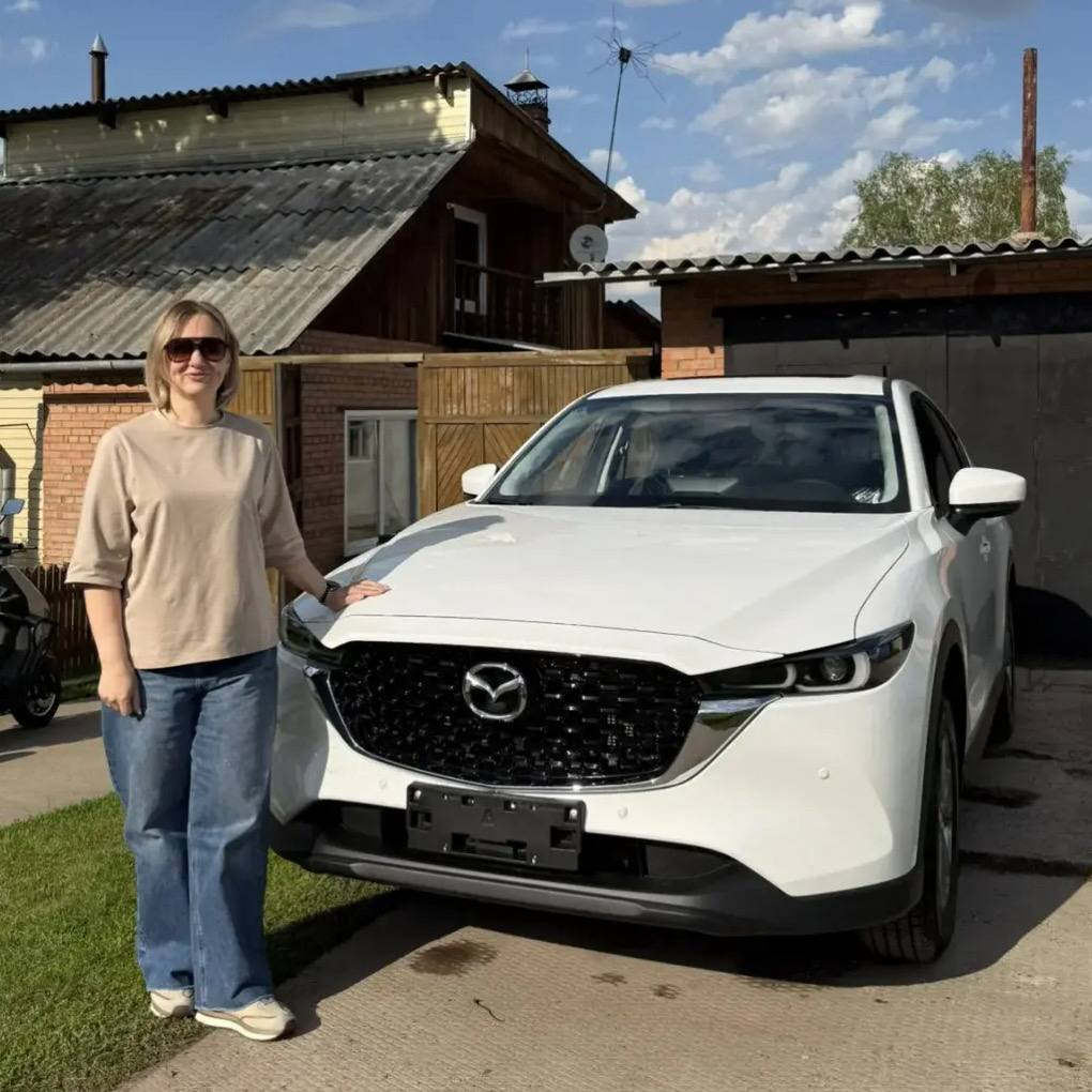 Виктория с автомобилем Mazda CX-5