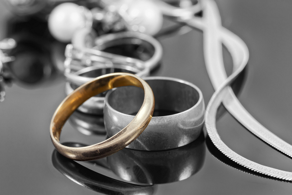 Обязательно ли покупать одинаковые обручальные кольца - важная информация для будущих женихов и невест