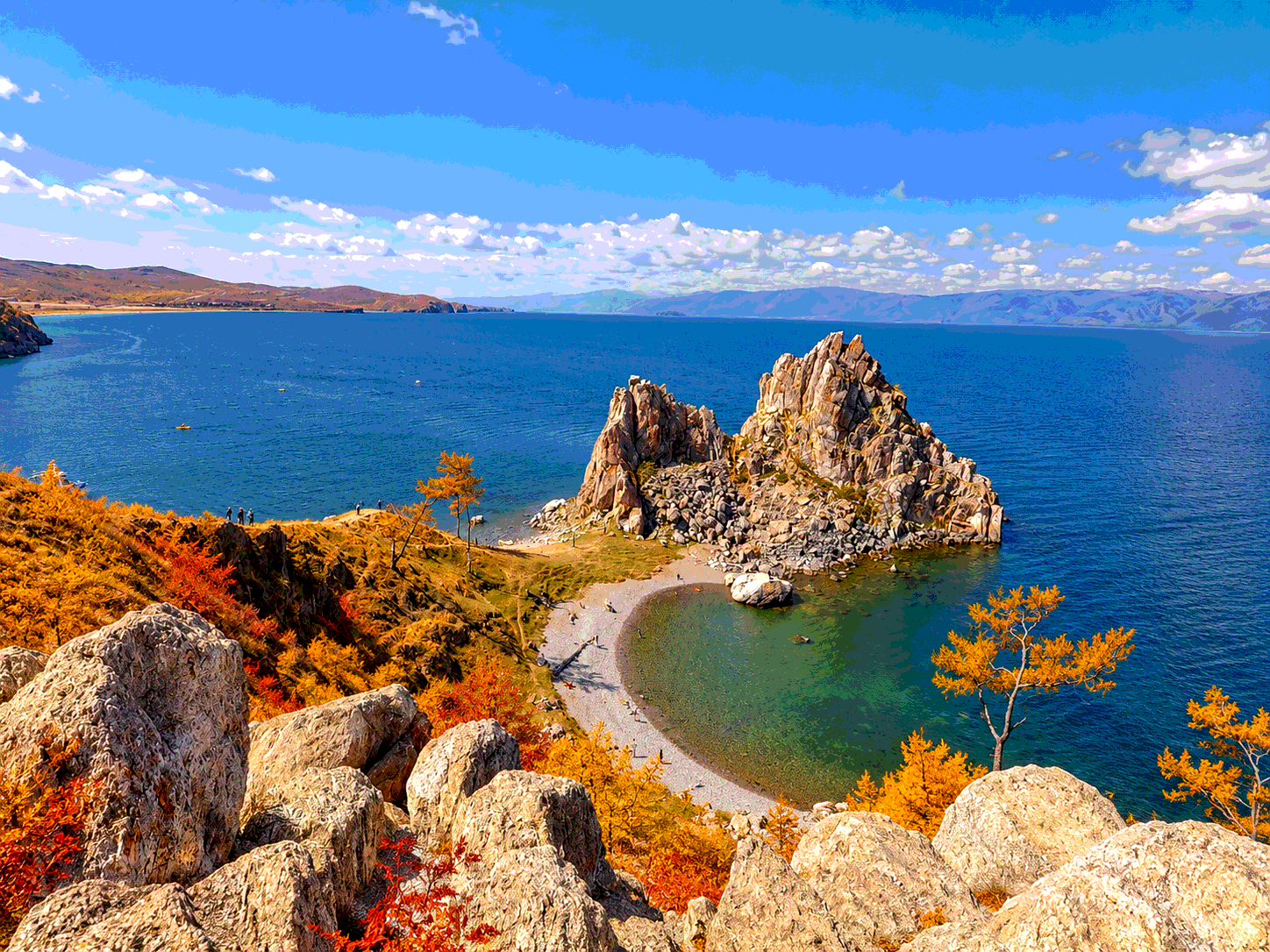 Скала Шаманка на мысе Бурхан, Ольхон