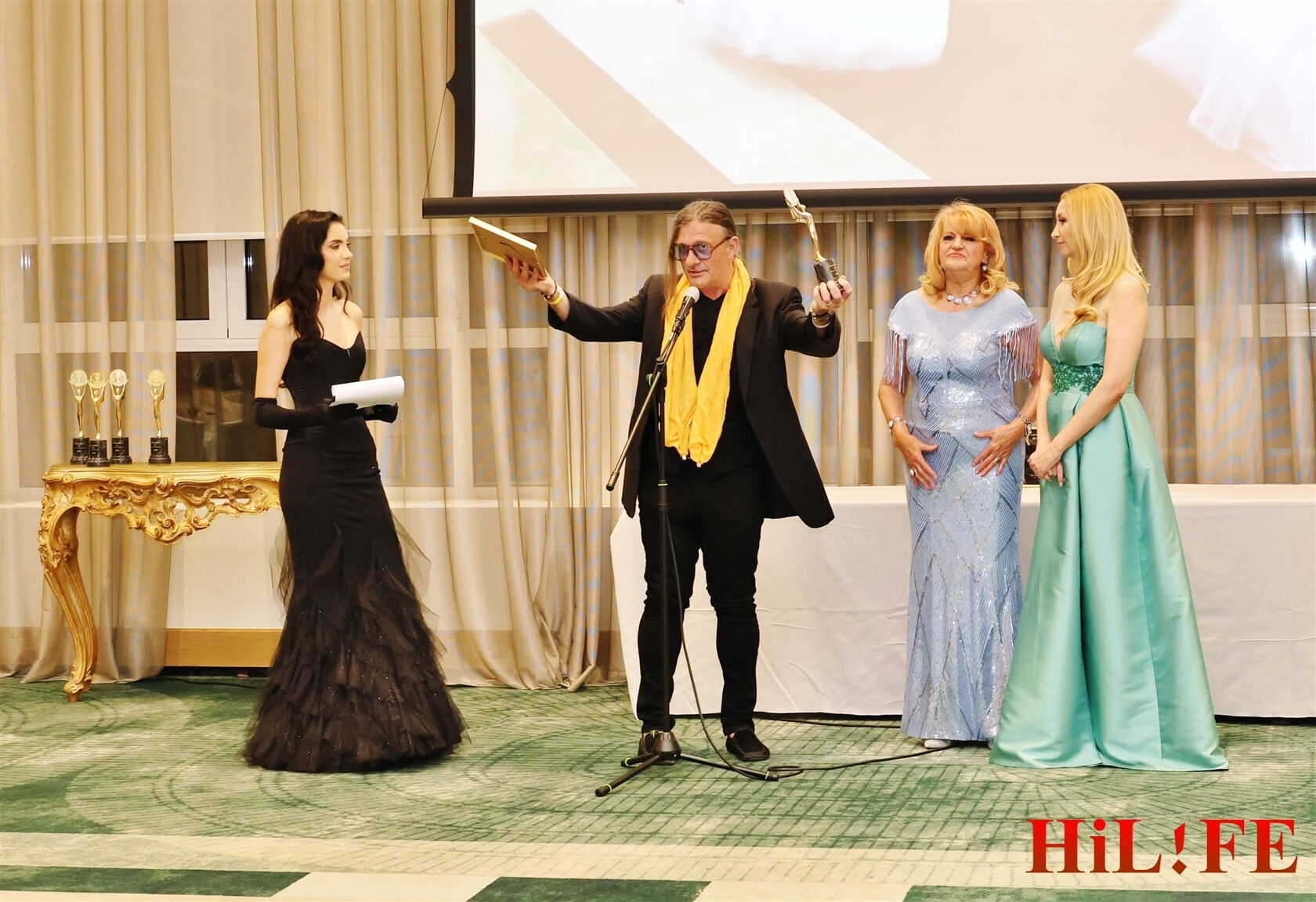 Награден гост произнася благодарсности на Golden Femi Film Festival 2026 