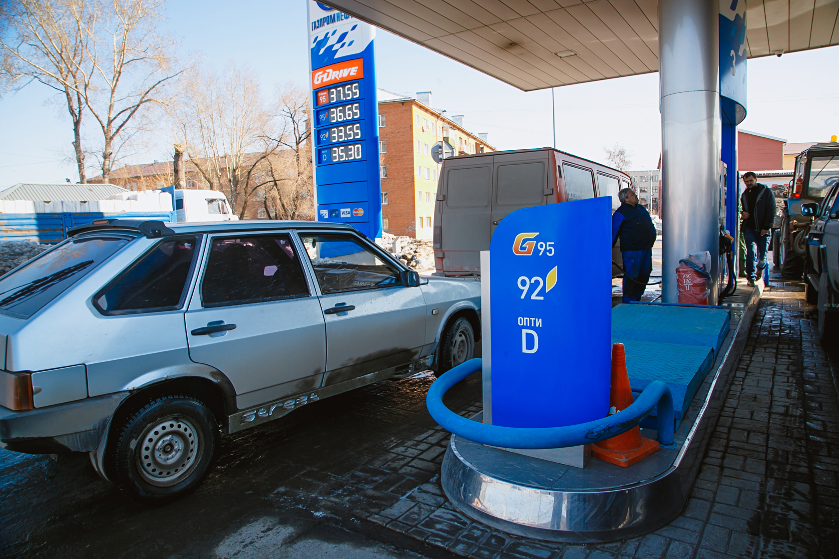 Бензин аи 92. АИ 92 спорт. Автомобиль работающий на воде в качестве топлива. Бензин АИ 102 реклама. Качества бензина 66.