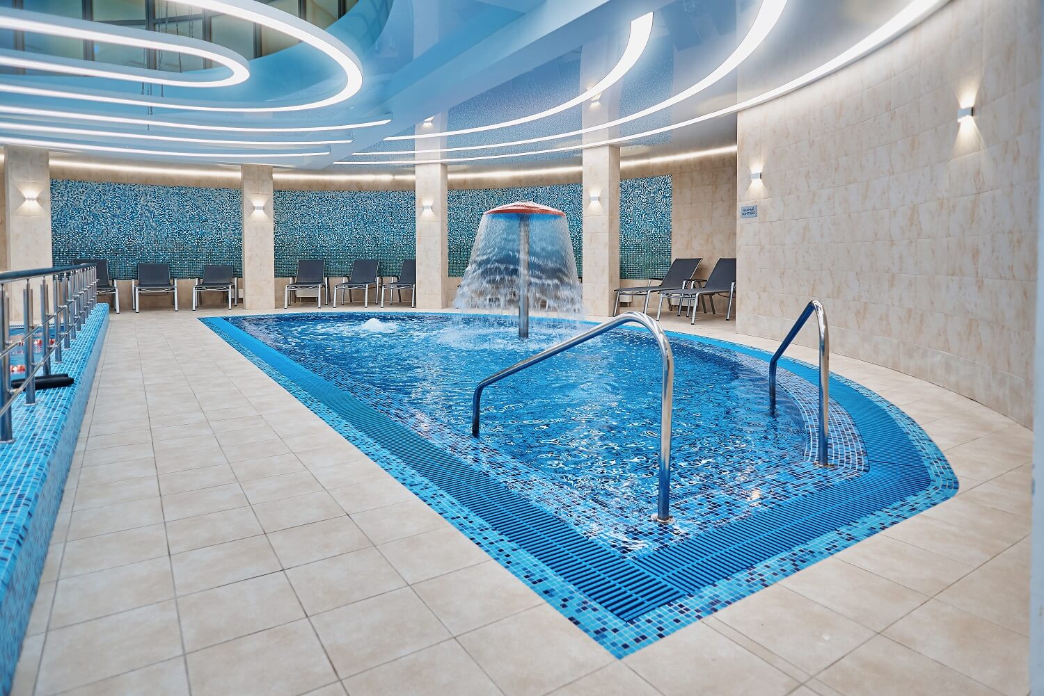 Фитнес одинцово с бассейном цена. Св фитнес бассейн. Бассейн фитнес Хаус на ветеранов. Бассейн на Большевиков 7. Детский бассейн фитнес Хаус.