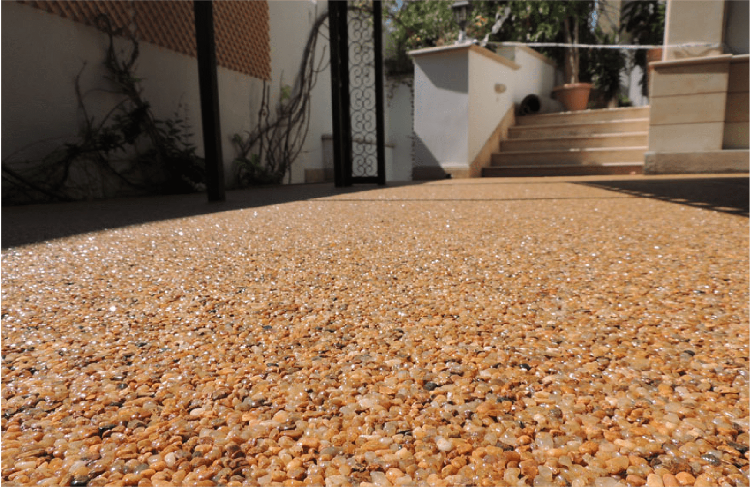 Каменный ковер полимер. Каменный ковер полимер кварцевое покрытие. Покрытие из гальки. Каменный полимер. Каменный ковер ультимакс гравити.