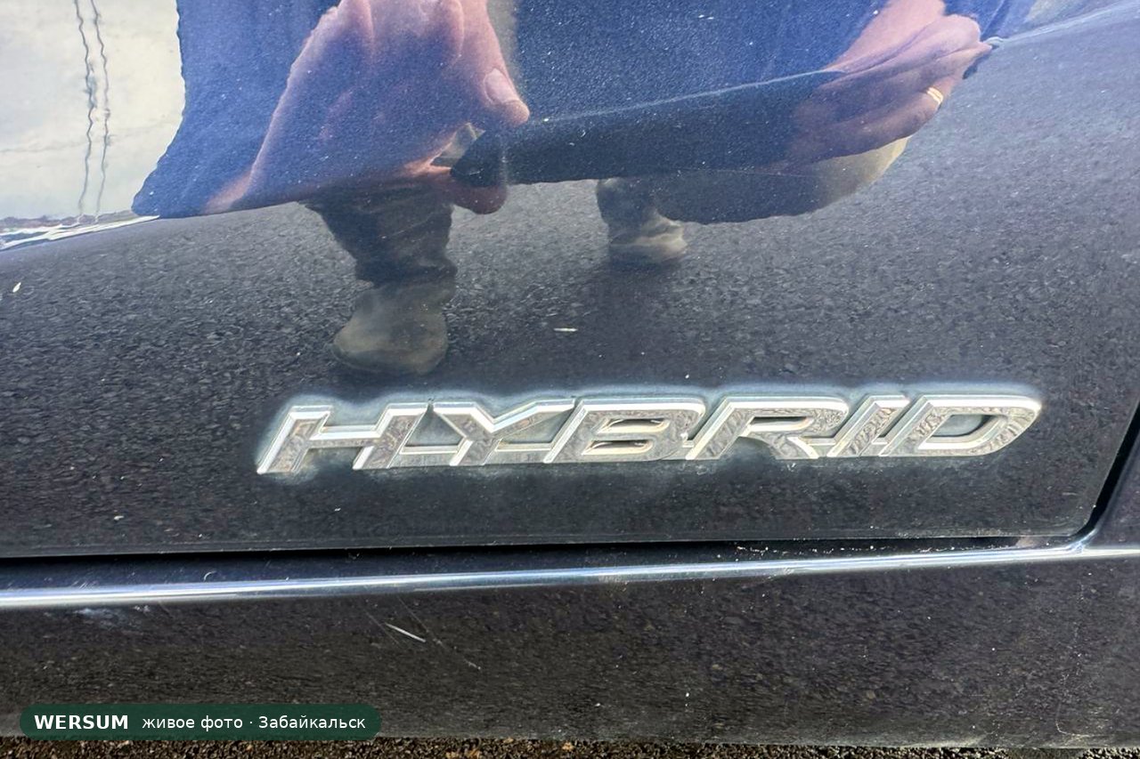 Lexus ES300h, надпись HYBRID на двери