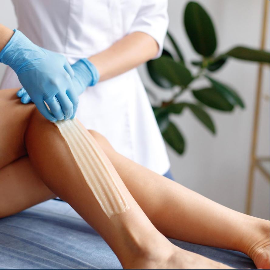 Практика на курсе депиляции в учебном центре SkinProf