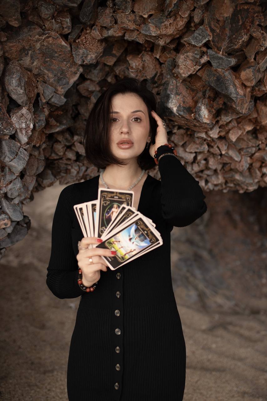 Елена Меладзе, психолог и таролог