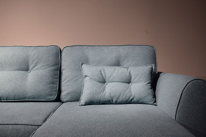 подушки на диване