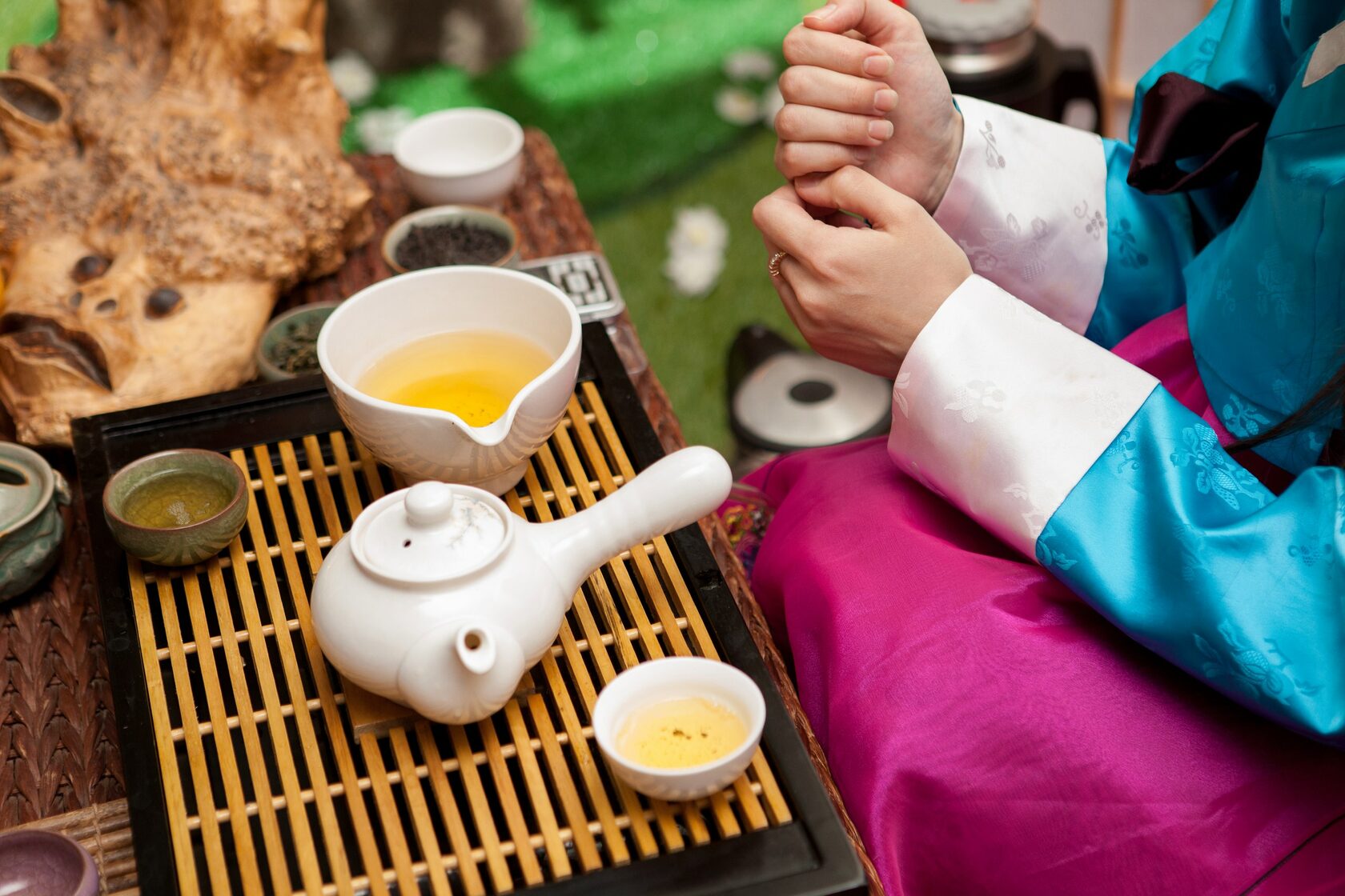 Чайная церемония цены. Корейская чайная церемония Чосон. Церемония чаепитие Корея. Китайская чайная церемония. Чаепитие в Китае.