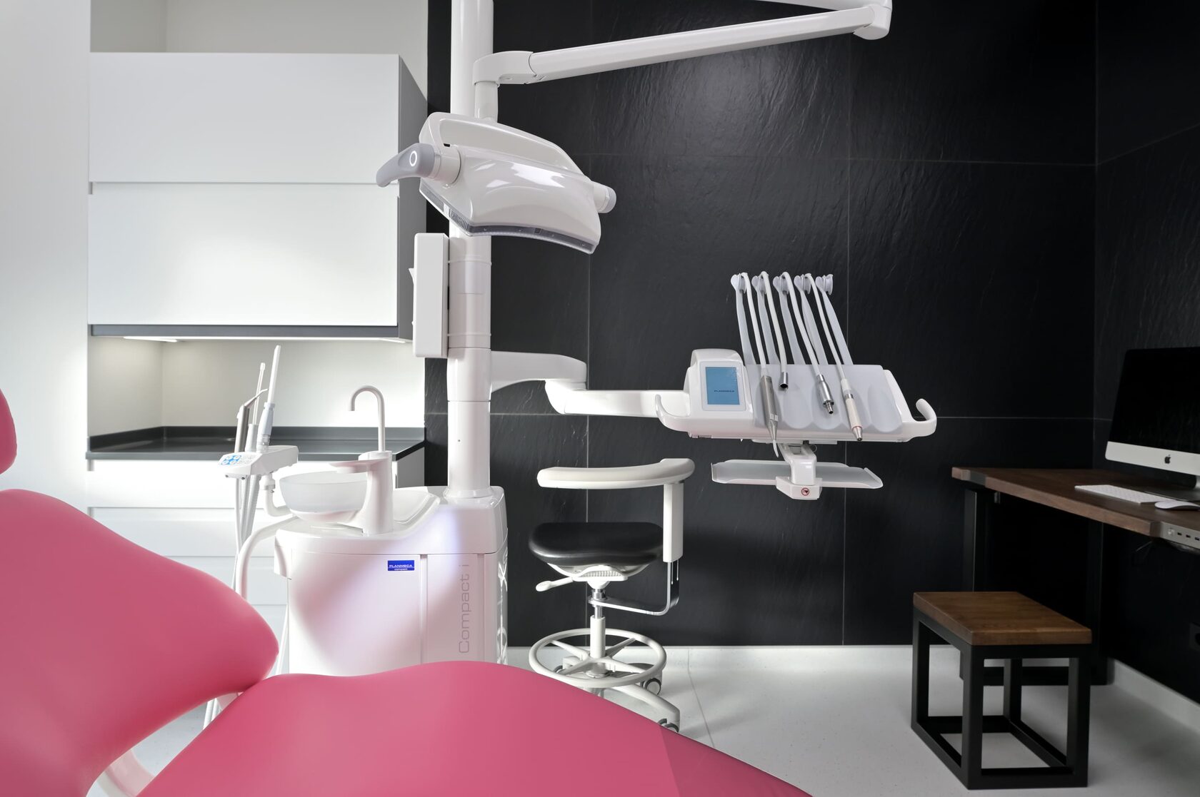 Осмотр у стоматолога в клинике Пробел