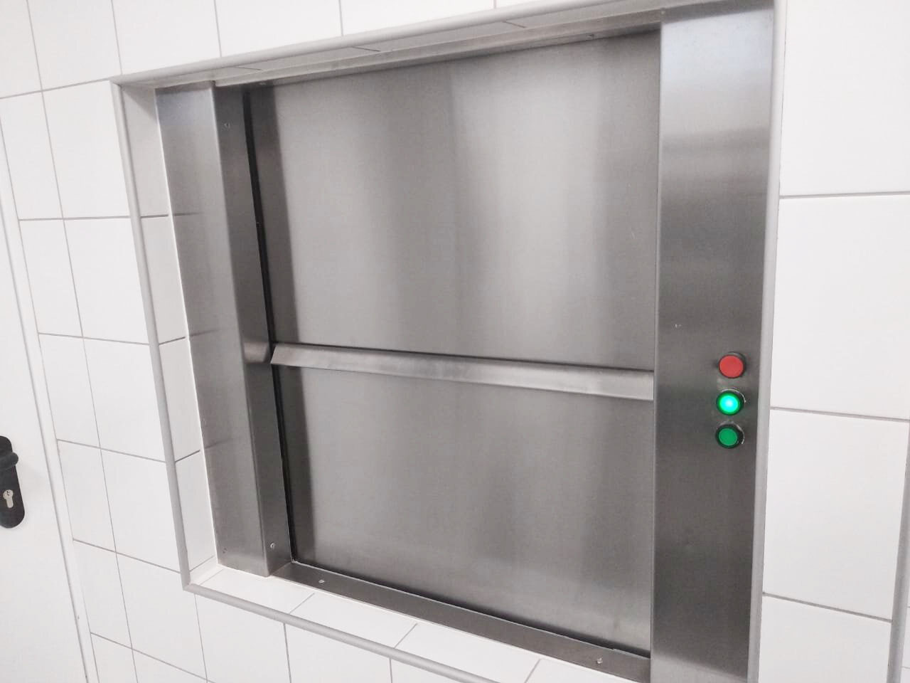 Сервисный подъемник: модернизация и устройства безопасности