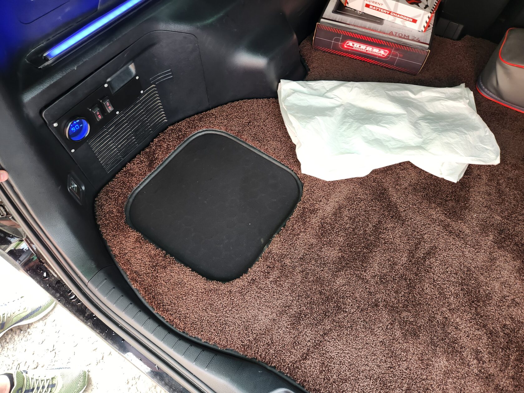 установка сабвуфера toyota alphard 3