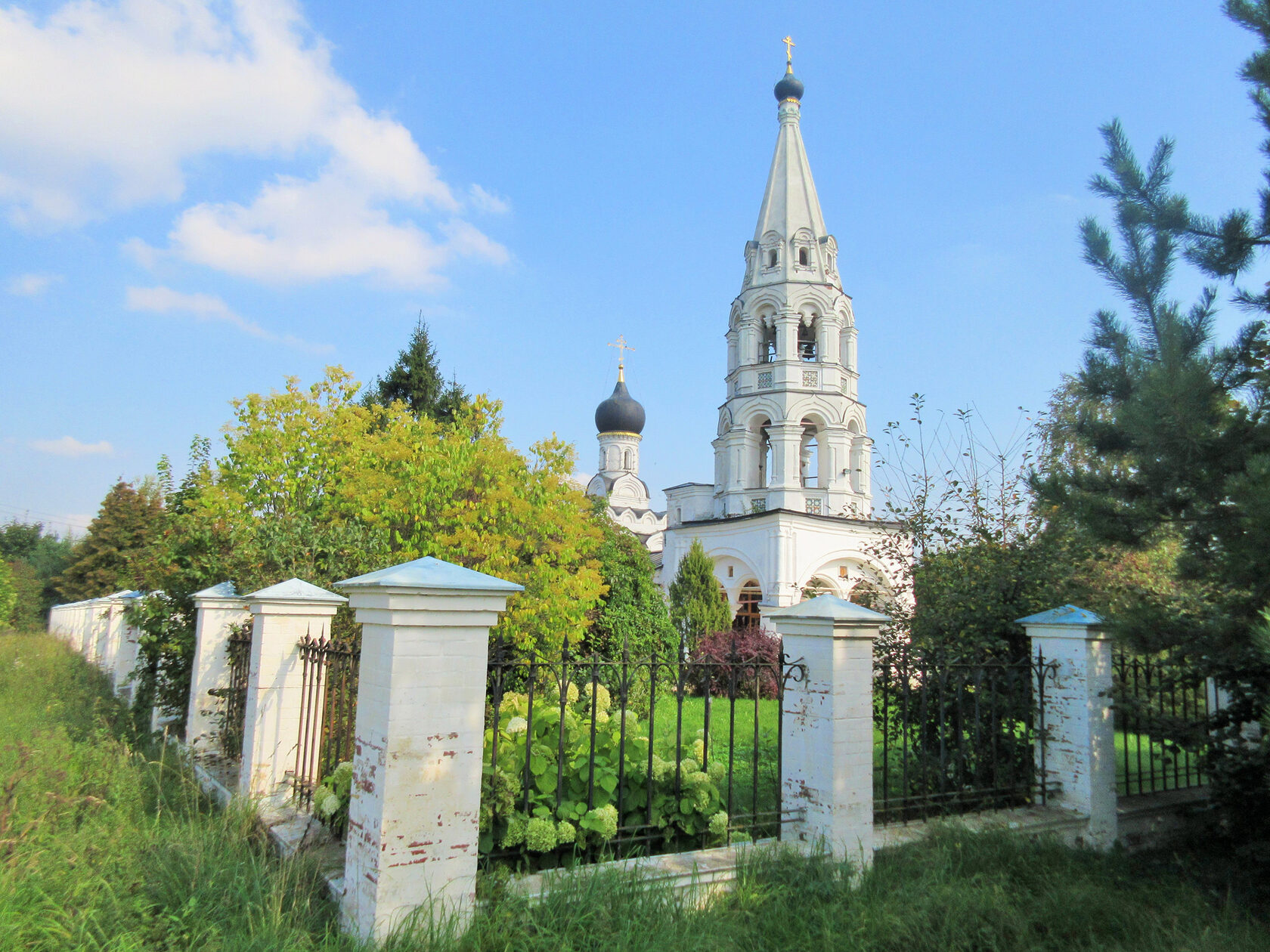 Поярково. Поярково Церковь Рождества Пресвятой Богородицы. Богородице-Рождественский храм в Поярково. Храм Поярково Солнечногорский район. Храм село Поярково Амурская область.