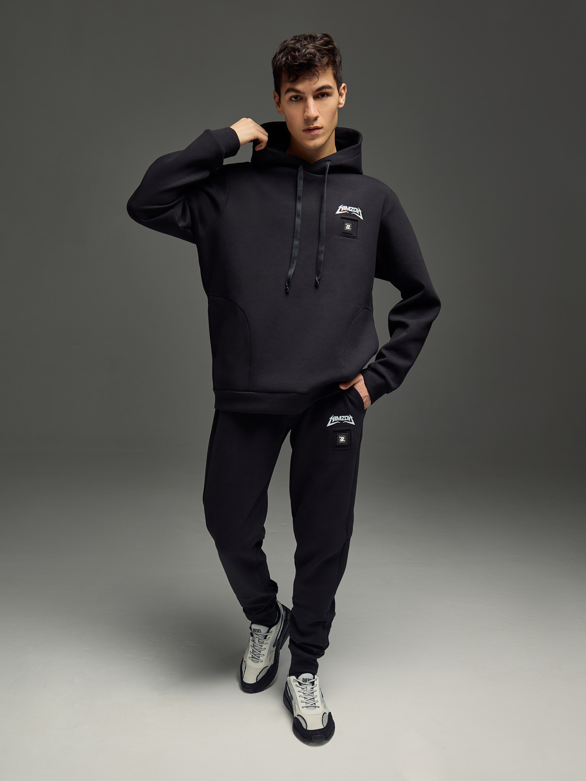 спортивный костюм на модели циклорама