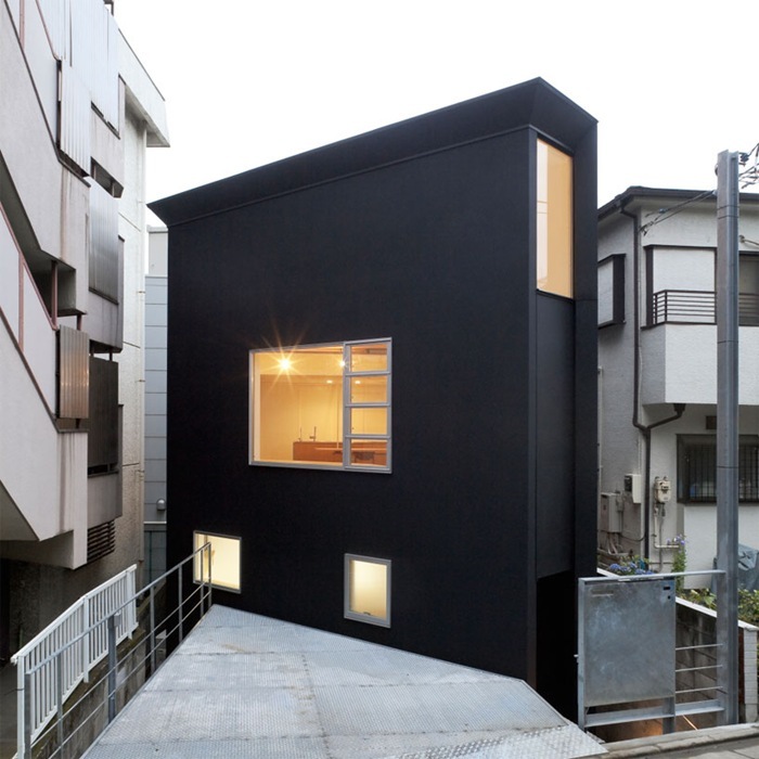 Узкий дом от Atelier Tekuto