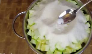 Приготовление варенья из кабачков с ананасовым соком: шаг 7