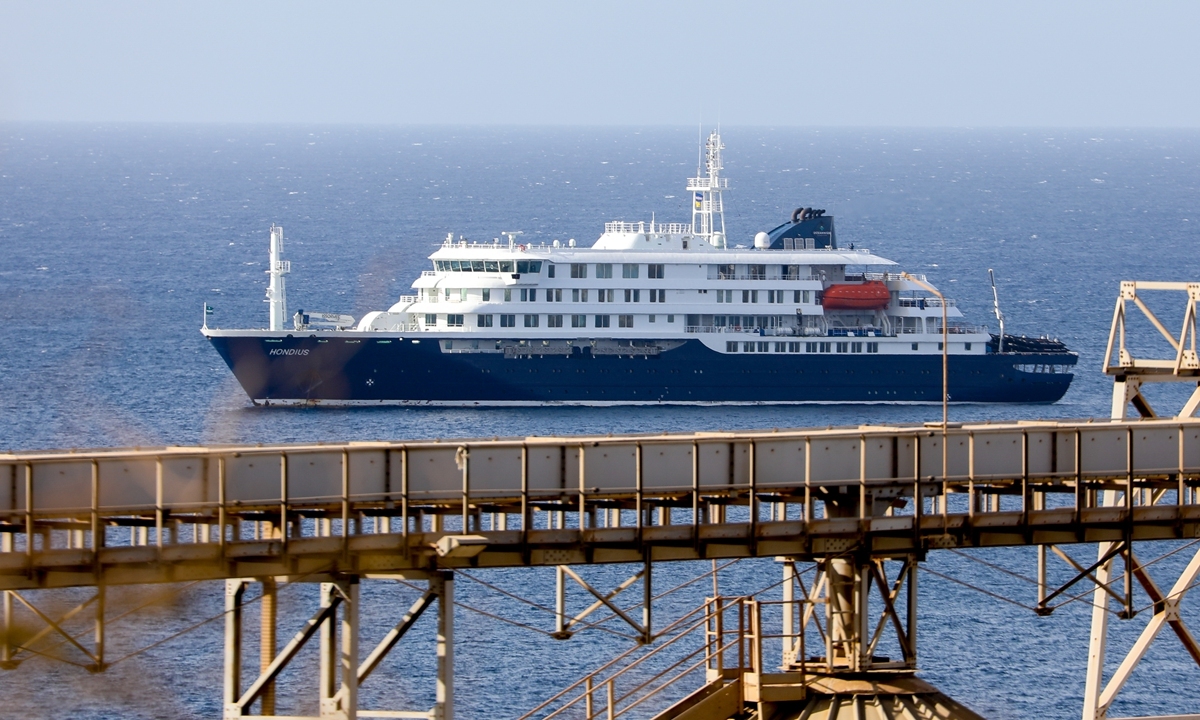 круизный лайнер MV Hondius у берегов Кабо-Верде после вспышки хантавируса
