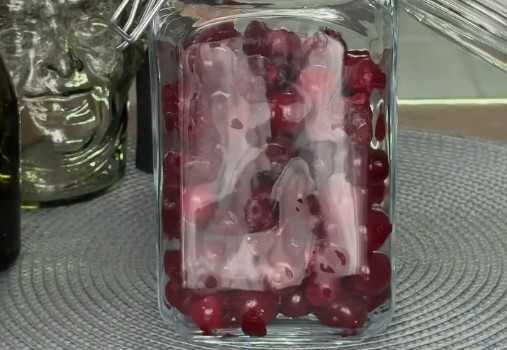 Приготовление настойки из вишни на водке с шоколадом: шаг 2