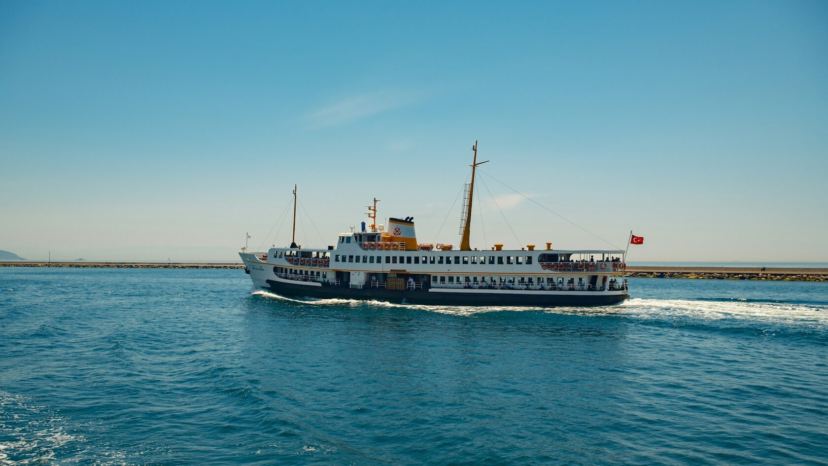 Пассажирский паром в море