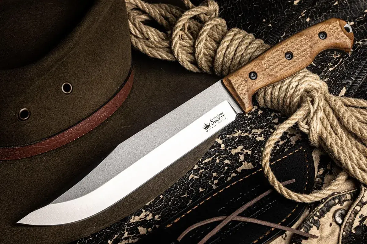 Bastardo full-tang knife and leather sheath