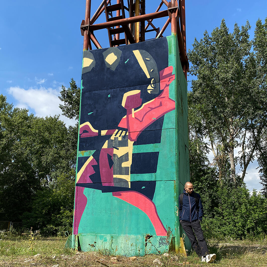 Роспись в Екатеринбурге на фестивале «Карт-Бланш». Мурал авторства Алексея Бархана.