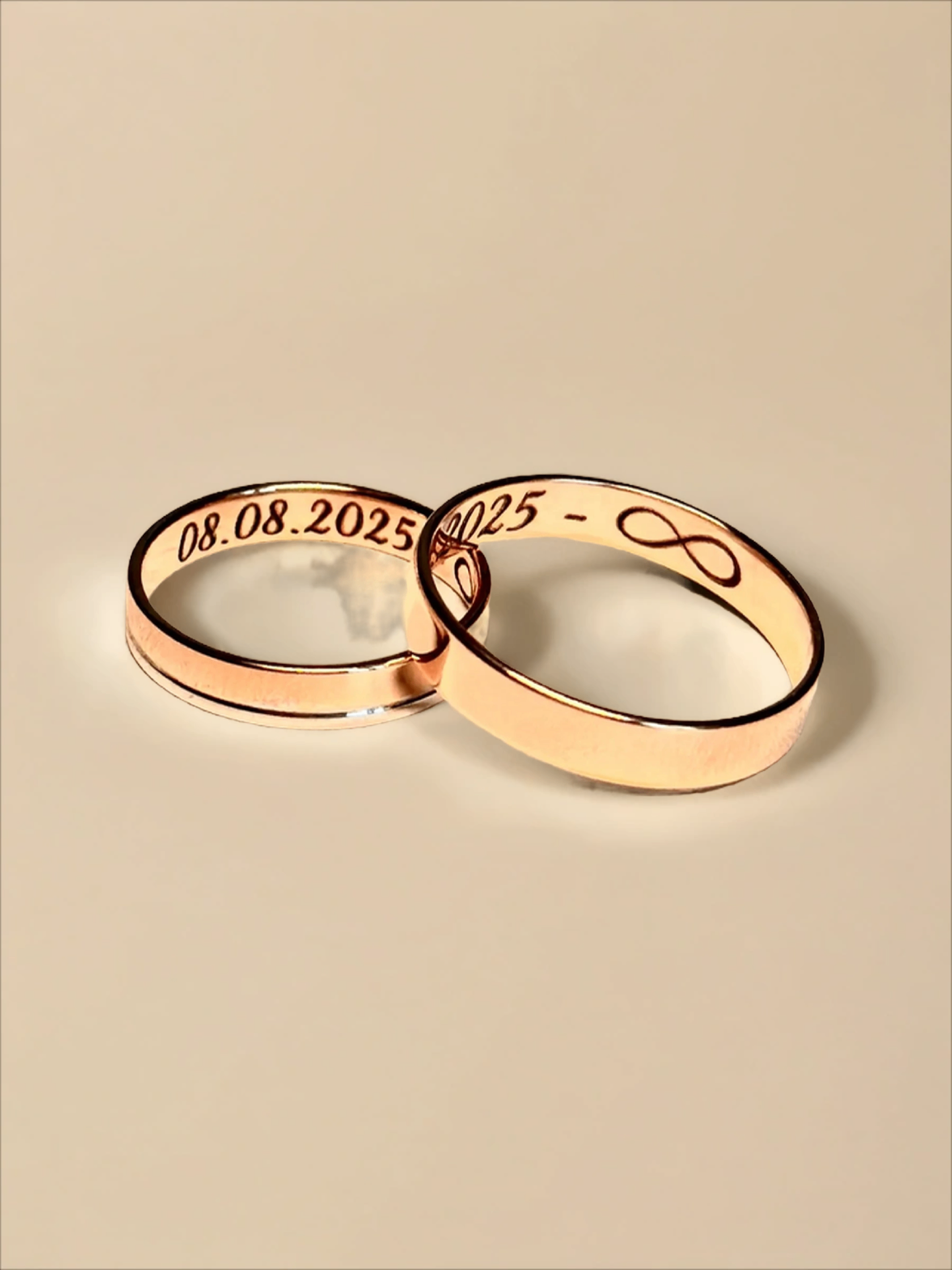 Лазерная гравировка свадебных колец в Кирове от StekloWood — имена и даты на заказ