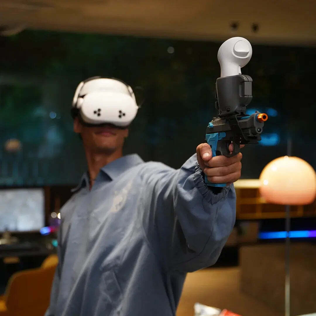 Wonderfitter M9 Smart Pistol training pistol with a VR controller