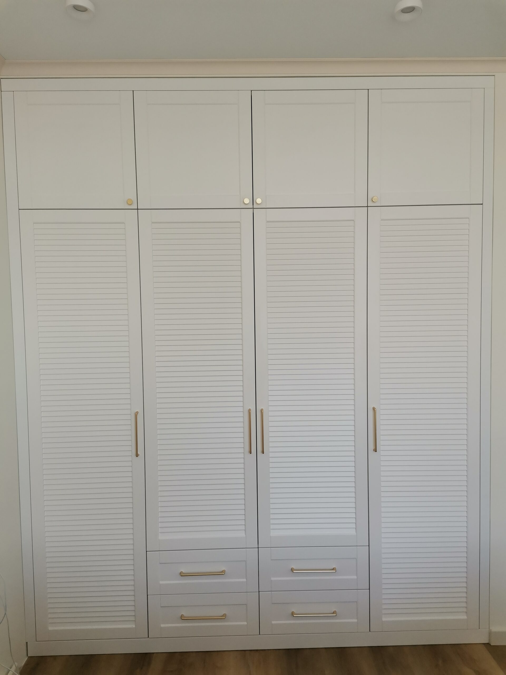 Гардеробная спальня шкаф на заказ распашной