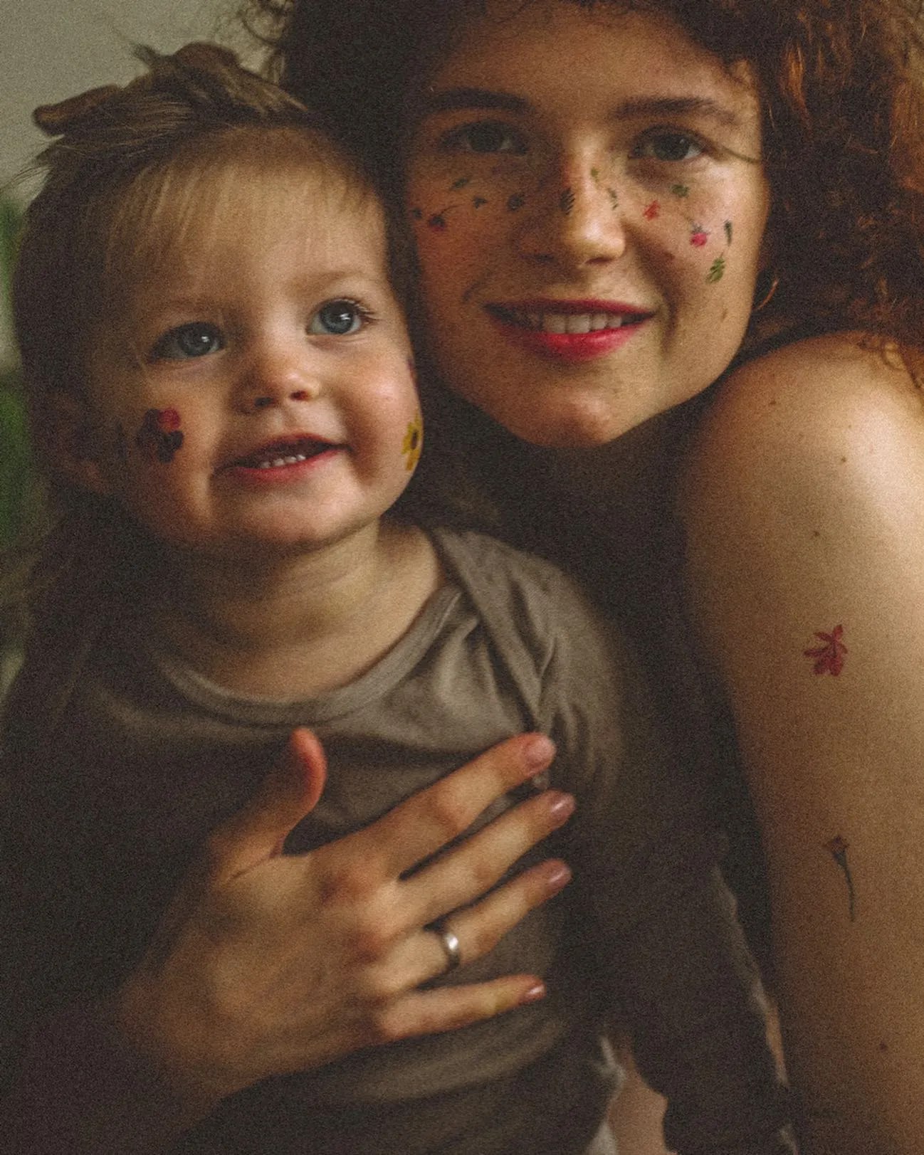 мама и дочка в татуировках