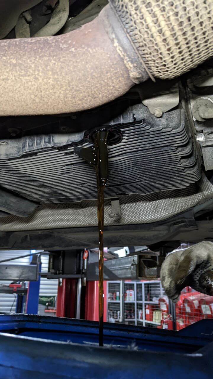 Слив масла из контрольного стакана