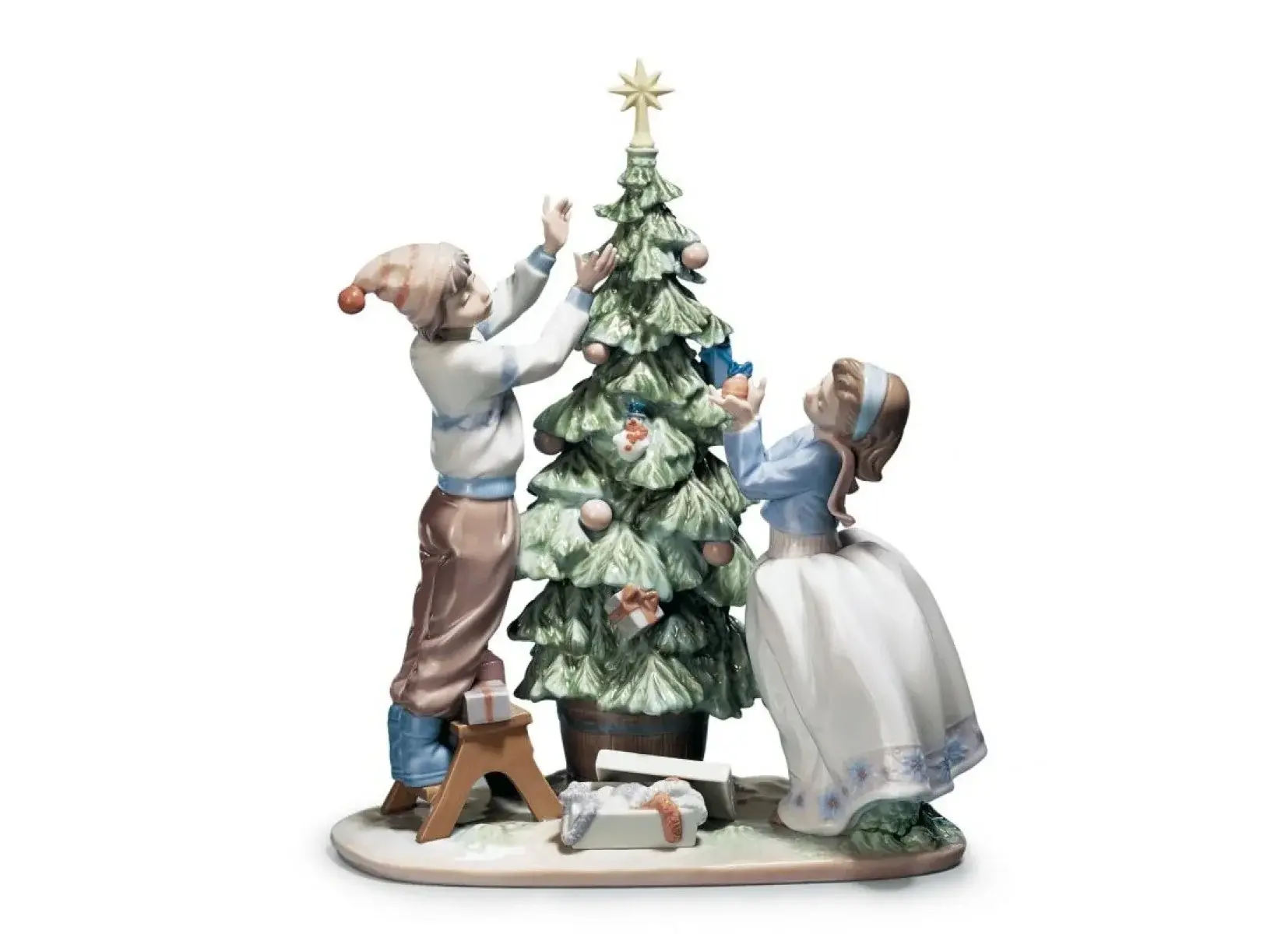 фарфоровая скульптура Lladro «Новогодняя ёлка», дети украшают ёлку