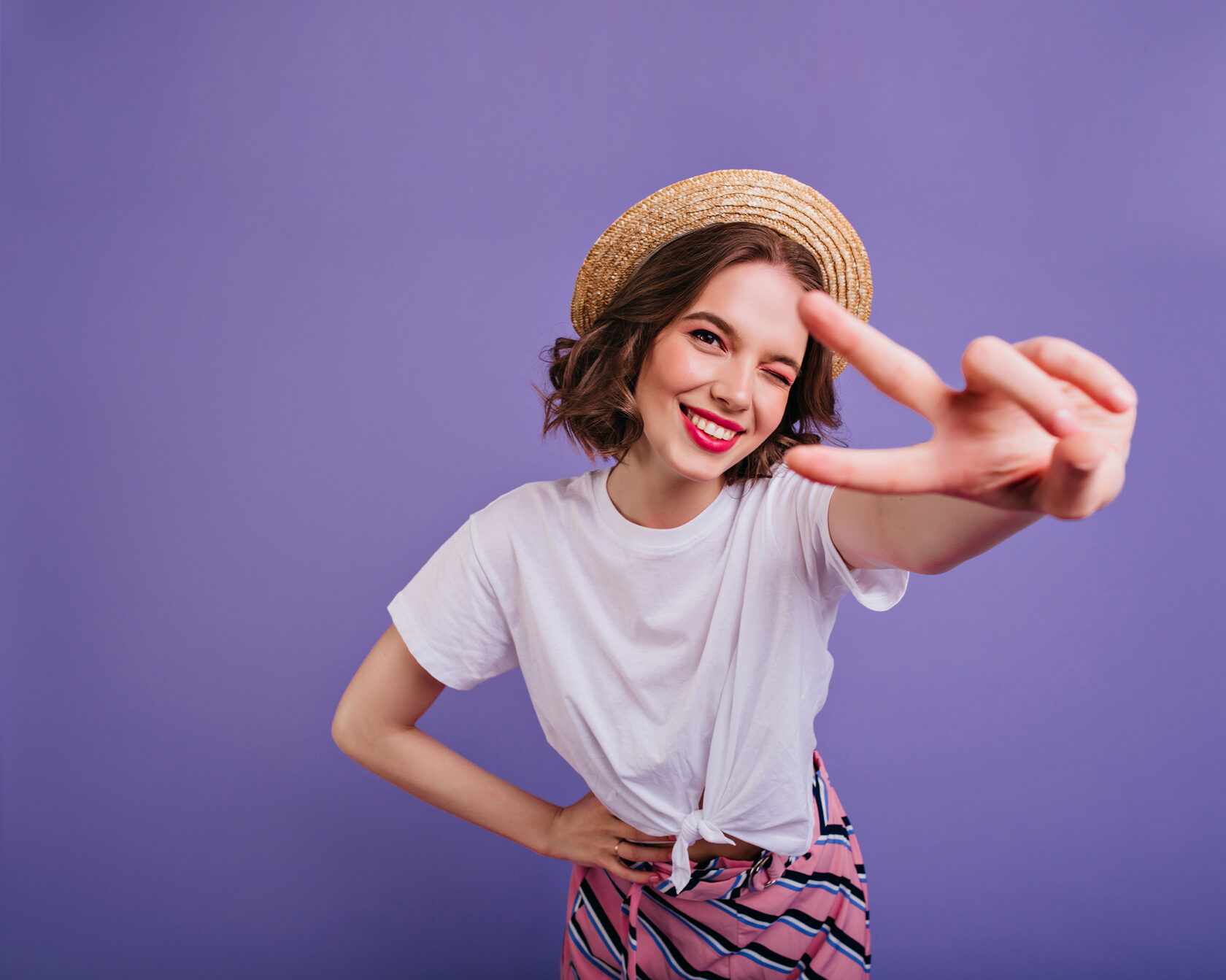 фото нанесения макияжа на лицо девушки 