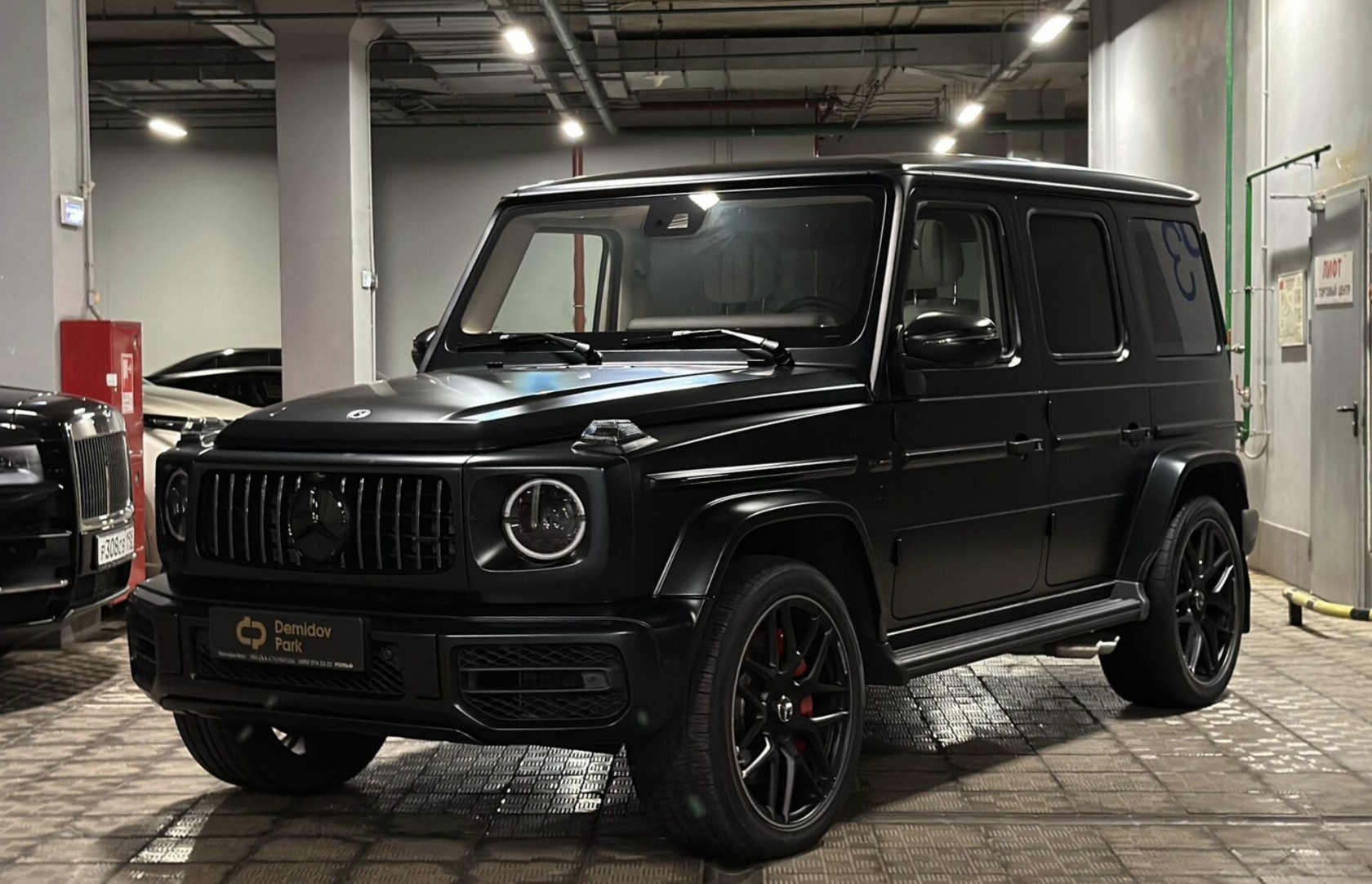 Mercedes G63 AMG в Москве автопрокат ДемидовПарк
