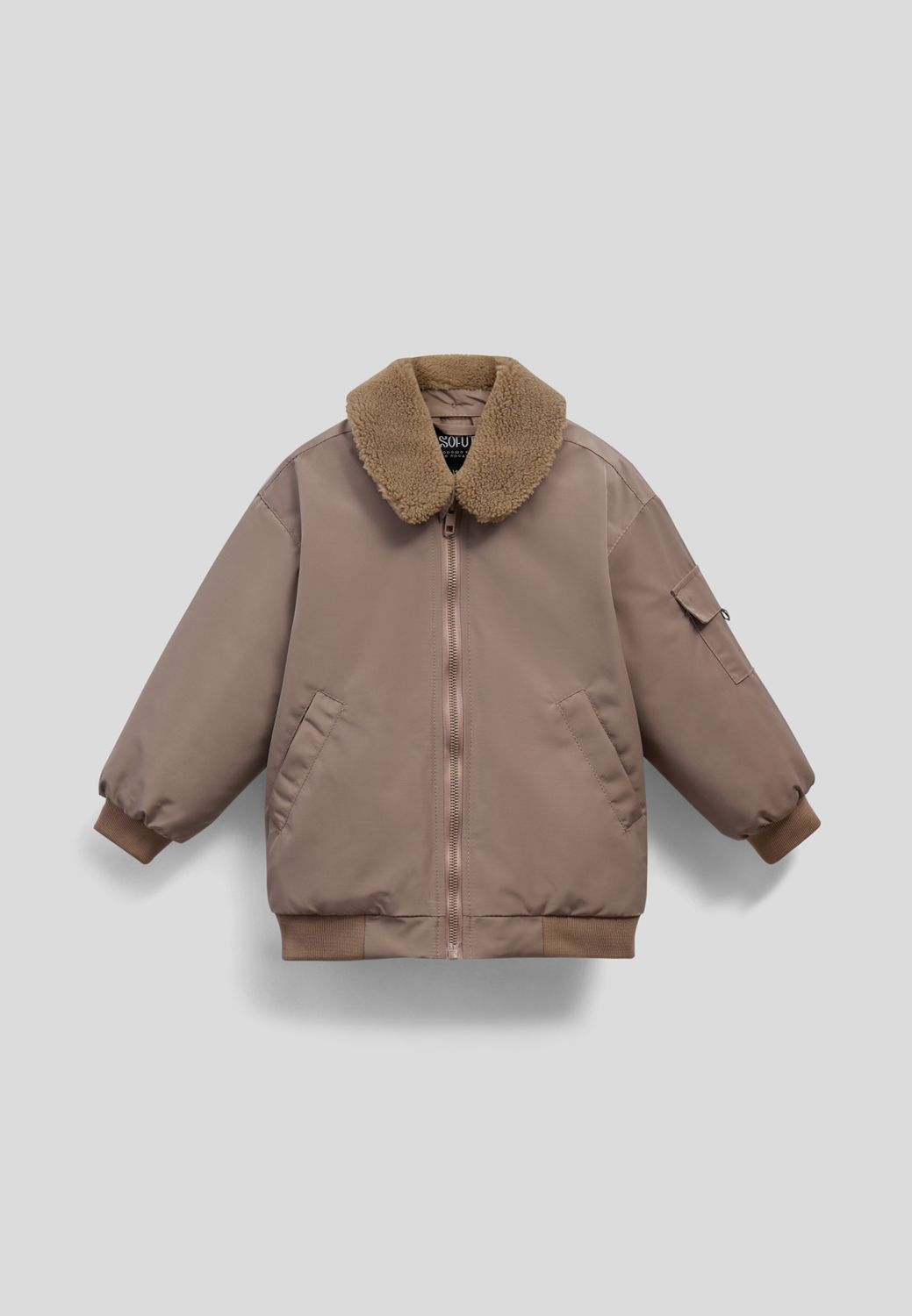 куртка бомбер для детей на белом фоне съемка