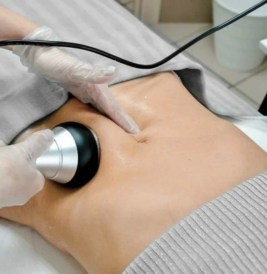 Ультразвуковая кавитация. — Минус 2–5 см за курс из 6–8 сеансов — Уменьшение локальных жировых отложений (живот, бока, бёдра) — Без хирургии, без боли, без восстановления — Не заменяет диету, но ускоряет результат при правильном подходе.