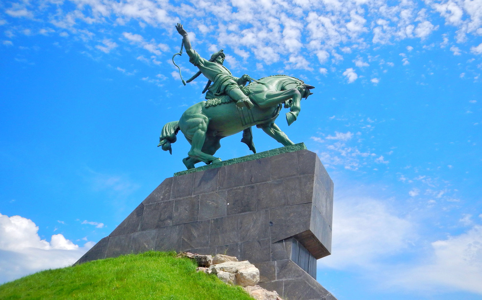 Красная площадь и памятник Салавата Юлаева