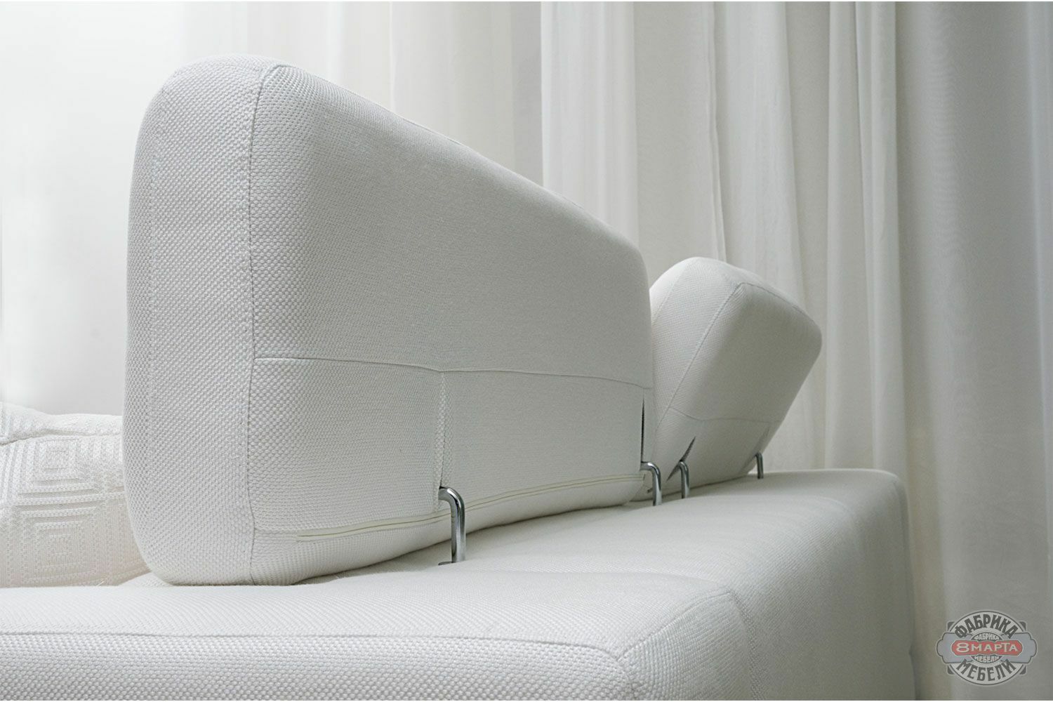 диван с механизмом подъема подушек спинки
