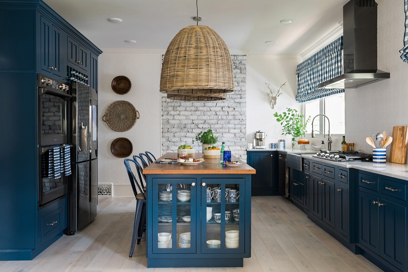 синий цвет в интерьере кухни