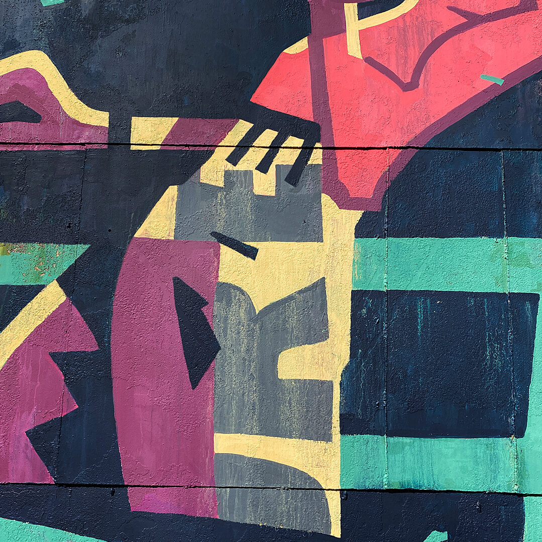 Роспись в Екатеринбурге на фестивале «Карт-Бланш». Мурал авторства Алексея Бархана.