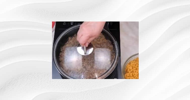 Приготовление макарон по-флотски с фаршем и луком: шаг 6